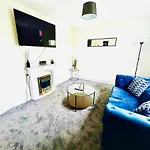 Stylish & Cosy 3 Bedroom By Altoluxoexperience Short Lets & Serviced With Free Wifi & Parking Vakantiehuis