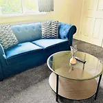 Stylish & Cosy 3 Bedroom By Altoluxoexperience Short Lets & Serviced With Free Wifi & Parking Vakantiehuis *