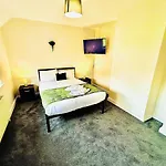Vakantiehuis Stylish & Cosy 3 Bedroom By Altoluxoexperience Short Lets & Serviced With Free Wifi & Parking Bristol