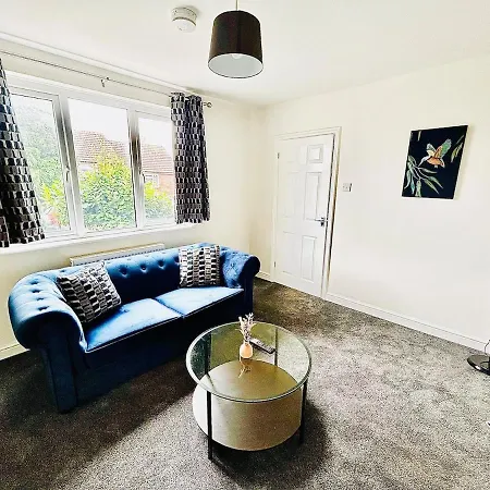 Stylish & Cosy 3 Bedroom By Altoluxoexperience Short Lets & Serviced With Free Wifi & Parking
