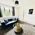 Stylish & Cosy 3 Bedroom By Altoluxoexperience Short Lets & Serviced With Free Wifi & Parking
