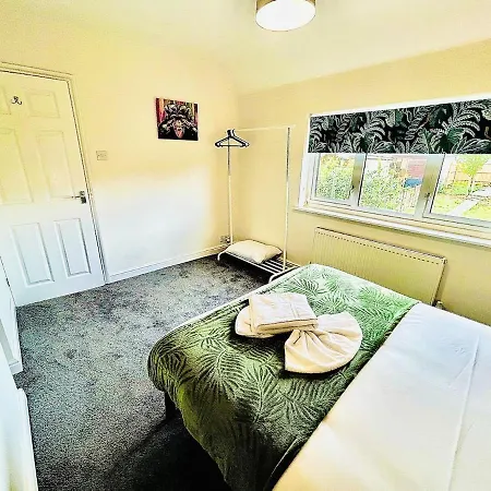 Holiday home Stylish & Cosy 3 Bedroom By Altoluxoexperience Short Lets & Serviced With Free Wifi & Parking