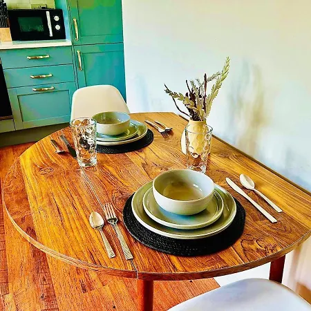 Holiday home Stylish & Cosy 3 Bedroom By Altoluxoexperience Short Lets & Serviced With Free Wifi & Parking *