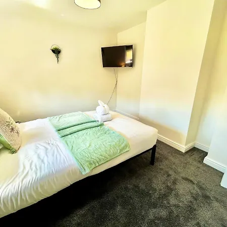 Stylish & Cosy 3 Bedroom By Altoluxoexperience Short Lets & Serviced With Free Wifi & Parking