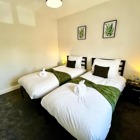 Holiday home Stylish & Cosy 3 Bedroom By Altoluxoexperience Short Lets & Serviced With Free Wifi & Parking