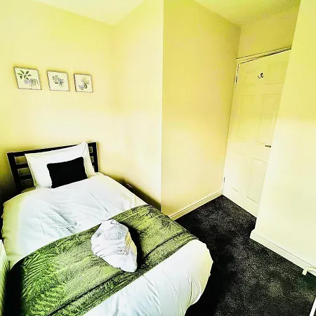 Stylish & Cosy 3 Bedroom By Altoluxoexperience Short Lets & Serviced With Free Wifi & Parking Holiday home Bristol