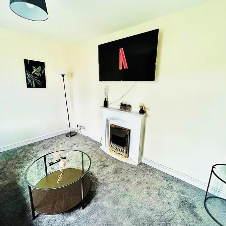Stylish & Cosy 3 Bedroom By Altoluxoexperience Short Lets & Serviced With Free Wifi & Parking Будинок відпочинку