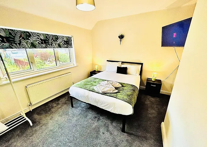 Holiday home Stylish & Cosy 3 Bedroom By Altoluxoexperience Short Lets & Serviced With Free Wifi & Parking