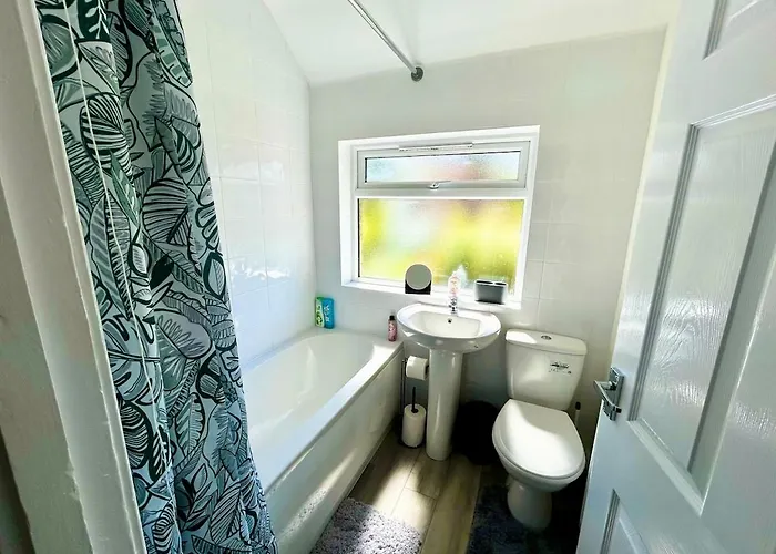 Stylish & Cosy 3 Bedroom By Altoluxoexperience Short Lets & Serviced With Free Wifi & Parking