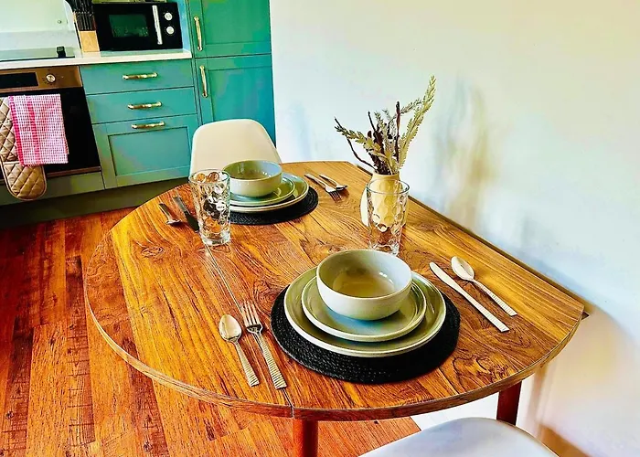 Dom wakacyjny Stylish & Cosy 3 Bedroom By Altoluxoexperience Short Lets & Serviced With Free Wifi & Parking *