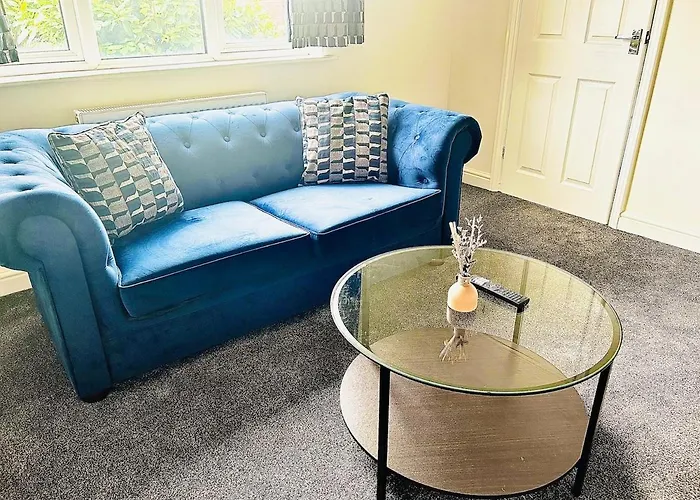 Stylish & Cosy 3 Bedroom By Altoluxoexperience Short Lets & Serviced With Free Wifi & Parking Holiday home *