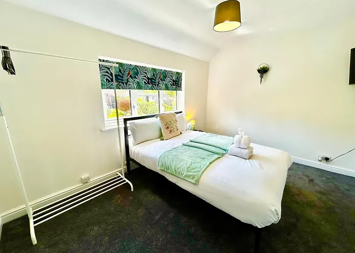 Stylish & Cosy 3 Bedroom By Altoluxoexperience Short Lets & Serviced With Free Wifi & Parking * Bristol