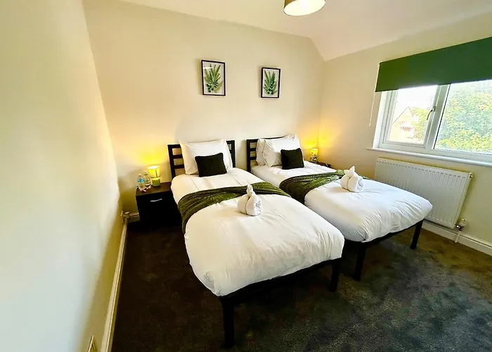 Stylish & Cosy 3 Bedroom By Altoluxoexperience Short Lets & Serviced With Free Wifi & Parking
