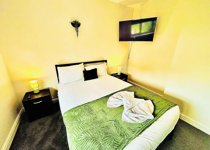 Stylish & Cosy 3 Bedroom By Altoluxoexperience Short Lets & Serviced With Free Wifi & Parking