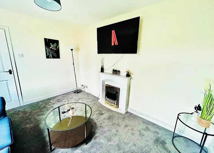 Stylish & Cosy 3 Bedroom By Altoluxoexperience Short Lets & Serviced With Free Wifi & Parking Dom wakacyjny