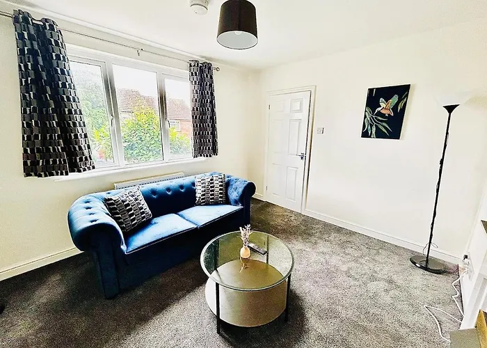 Stylish & Cosy 3 Bedroom By Altoluxoexperience Short Lets & Serviced With Free Wifi & Parking