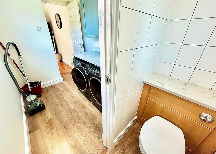 Holiday home Stylish & Cosy 3 Bedroom By Altoluxoexperience Short Lets & Serviced With Free Wifi & Parking