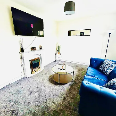 Stylish & Cosy 3 Bedroom By Altoluxoexperience Short Lets & Serviced With Free Wifi & Parking Сasa de vacaciones