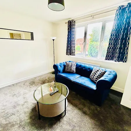 Stylish & Cosy 3 Bedroom By Altoluxoexperience Short Lets & Serviced With Free Wifi & Parking *